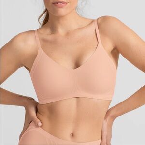 Honeylove Silhouette Wireless Bra. Blush pink, Unlined, convertible medium